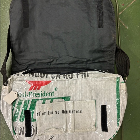 ANGKOR RECYCLED Fish Crossbody unused bag from Cambodia. - Picture 5 of 7